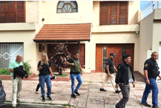 Allanamiento en la casa de Alexis Pan, uno de los seis nombres que se encontraba en la cúpula de la pirámide. Foto: La Opinión