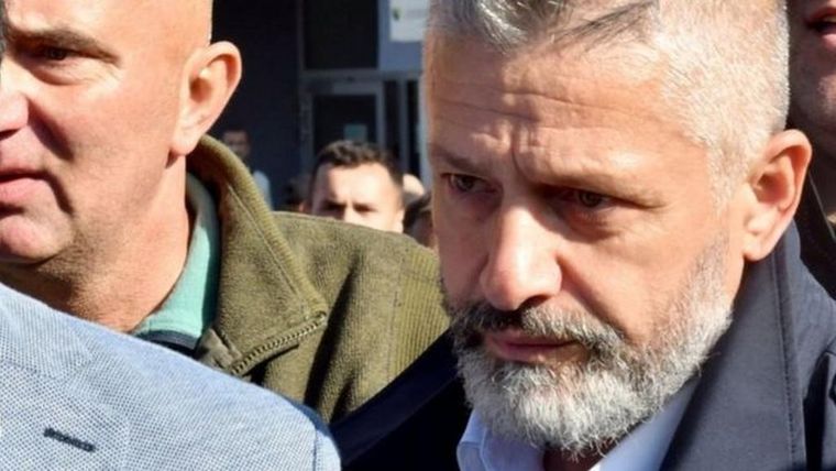El comandante bosnio musulmán Naser Oric fue declarado inocente por un tribunal de Sarajevo del asesinato de tres guardias serbobosnios en Srebrenica en 1992.