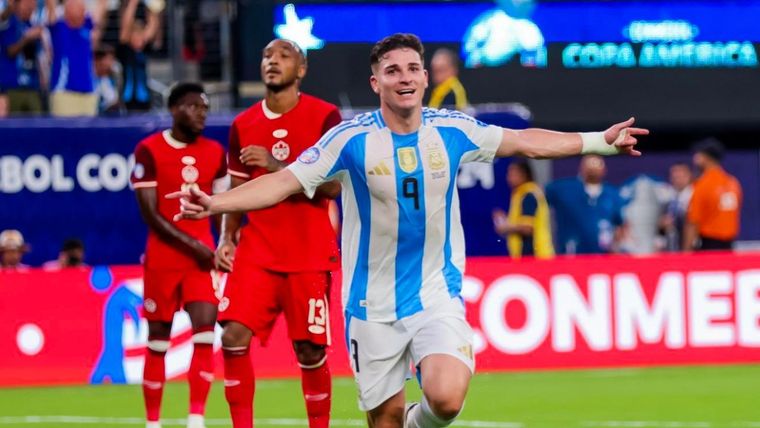 Julián reconoció que no definió bien en su gol Foto: EFE