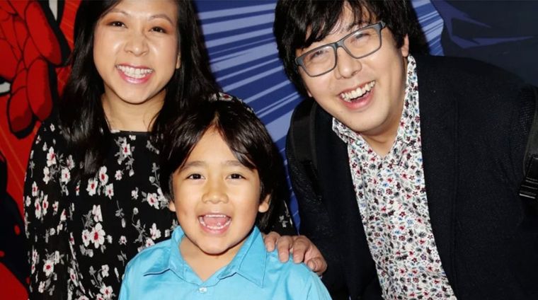 Ryan Kaji, un niño que llegó a cobrar más de 200 mil dólares por su acrobacia y humor en las redes sociales. Foto: https://peopleenespanol.com/