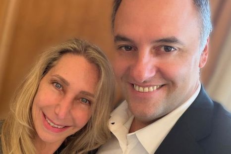 La selfie de Karina Milei con Manuel Adorni tras el escándalo por los viajes. La selfie de Karina Milei con Manuel Adorni tras el escándalo por los viajes.