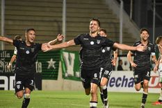 Imanol González tuvo revancha: tras su gol en contra ante Estudiantes de Río Cuarto, convirtió el 2-0 en el triunfazo de Gimnasia en la Copa Argentina ante Chicago. Foto: Prensa Gimnasia y Esgrima Mza