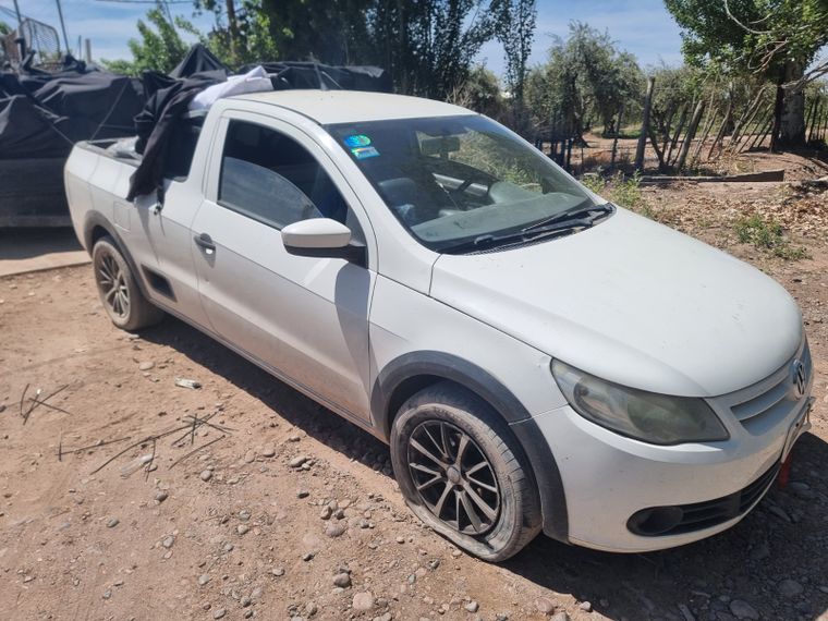 La camioneta Volkswagen Saveiro recuperada por los policías de la UEP Maipú tras el robo. 