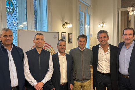 Los radicales con peluca se sumaron a La Libertad Avanza. Los radicales con peluca se sumaron a La Libertad Avanza.