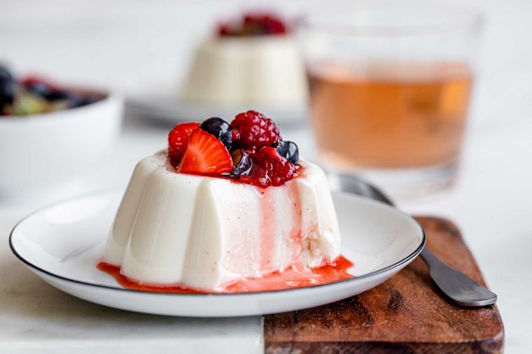 Panna cotta Un postre delicioso para hacer en pocos pasos. Foto: Jernej Kitchen