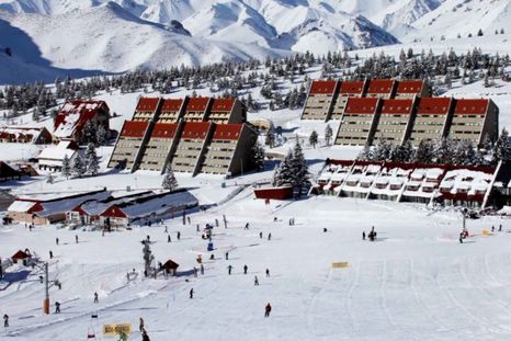 Las Leñas no es solo un destino para los más expertos en esquí, sino que ofrece actividades para todos. Las Leñas no es solo un destino para los más expertos en esquí, sino que ofrece actividades para todos.