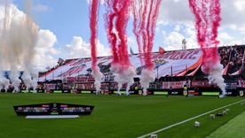 Barracas fue eliminado por Gimnasia y se sumaron a los festejos con un particular cantito. Barracas fue eliminado por Gimnasia y se sumaron a los festejos con un particular cantito.