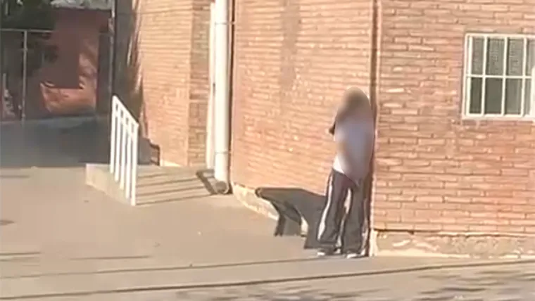 La alumna tiene 14 años e ingresó a su escuela en La Paz con un arma de fuego. La alumna tiene 14 años e ingresó a su escuela en La Paz con un arma de fuego.