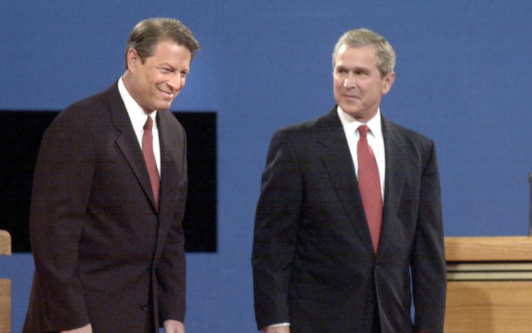 Las elecciones de Al Gore vs. Bush en Estados Unidos en el 2000 se resolvieron por 537 votos en el Estado de Florida, luego de un proceso de disputa judicial. Foto: EFE
