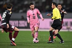 Messi durante el partido ante Vissel Kobe. Foto: @M30Xtra