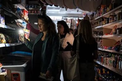 MDZol | Miles de negocios se han quedado sin electricidad este lunes en la Península Ibérica. Foto: BBC