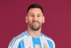 Lionel Messi posando con la de Argentina. Foto: Conmebol