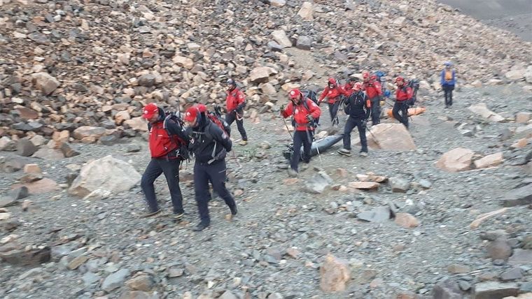 El rescate demandó el esfuerzo de muchas personas. Foto: Facebook