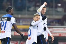 el atalanta del papu gomez metio seis y es escolta de la juventus