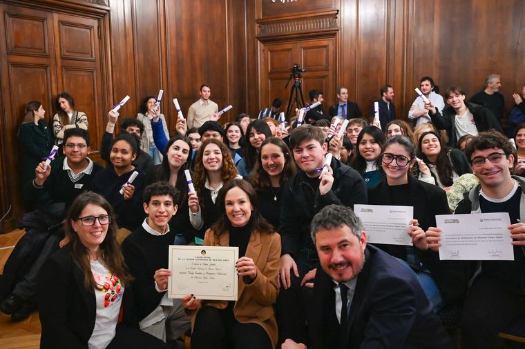 El programa es integrado por adolescentes de entre 14 y 17 años de la Ciudad de Buenos Aires. El programa es integrado por adolescentes de entre 14 y 17 años de la Ciudad de Buenos Aires.