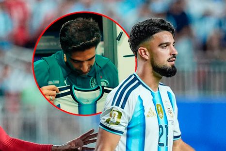 Abel Ferreira, DT de Palmeiras, se emocionó al recibir la camiseta del Mundial del Flaco López.