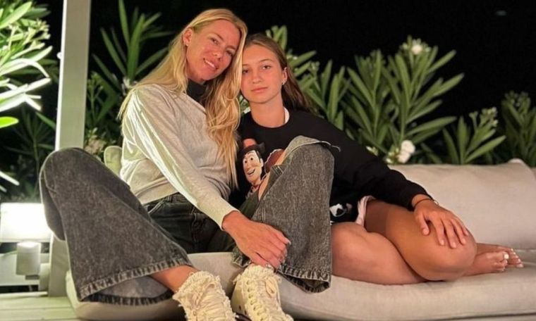 Indiana Cubero elige seguir viviendo con su padre y no con Nicole Neumann La adolescente estuvo en el casamiento de su madre, pero no todo está resuelto entre ellas