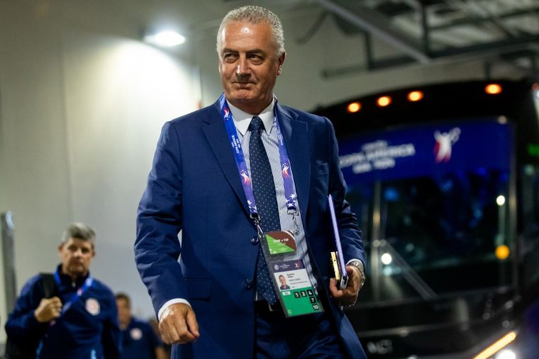 Gustavo Alfaro rescató un empate histórico. Foto: @fedefutbolcrc