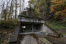 Suiza desarrolló una cultura de defensa civil complementada con refugios desperdigados por el territorio.