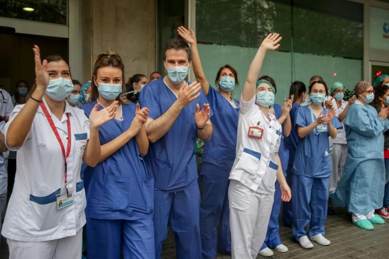 La totalidad del personal de la salud recibirá un bono por cuatro meses