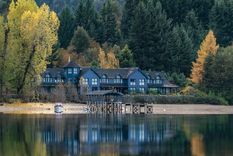 Las Balsas es uno de los hoteles finalistas, se ubica en Villa La Angostura. Foto: Las Balsas Relais & Chateaux (Villa La Angostura, Neuquén).