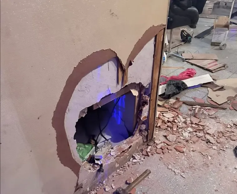 La Policía de la Ciudad de Buenos Aires frustró un robo contra un negocio de Lotería y servicios financieros internacionales en el barrio de Recoleta y detuvo a tres boqueteros.