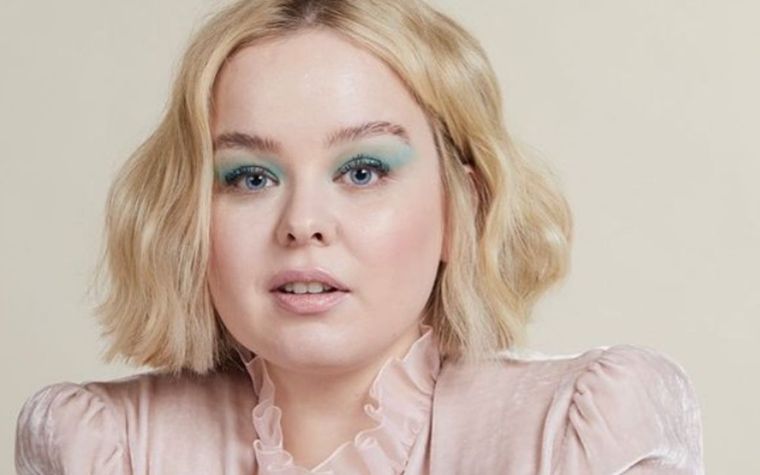 Foto: https://www.velvetgossip.it/2022/02/01/nicola-coughlan-di-bridgerton-invita-i-fan-a-non-commentare-il-suo-corpo/