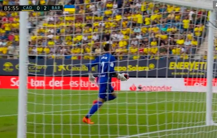 Jeremías Ledesma ayudó a asistir a un hincha del Cádiz que se había descompensado en la tribuna.