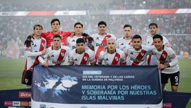 Dolor de cabeza para Coudet: el futbolista que es duda para el debut internacional.