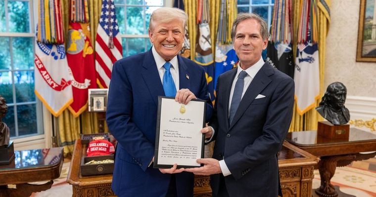 Alec Oxenford junto a Donald Trump