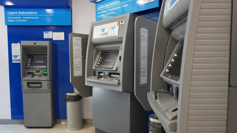 Este miércoles los bancos permanecerán cerrados en todo el país. Foto: Rodrigo DAngelo / MDZ