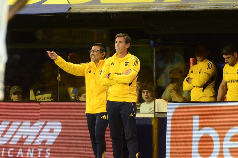 La variante de Claudio Úbeda de Velasco por Zeballos hizo estallar la cancha de Boca y tuvo la protesta de Leandro Paredes.&nbsp;