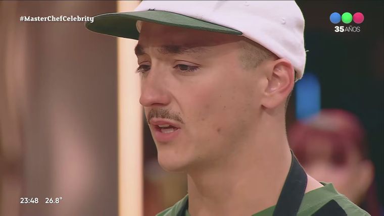 Alex Pelao, el famoso que se despidió de MasterChef Celebrity con una emotiva confesión. Alex Pelao, el famoso que se despidió de MasterChef Celebrity con una emotiva confesión.