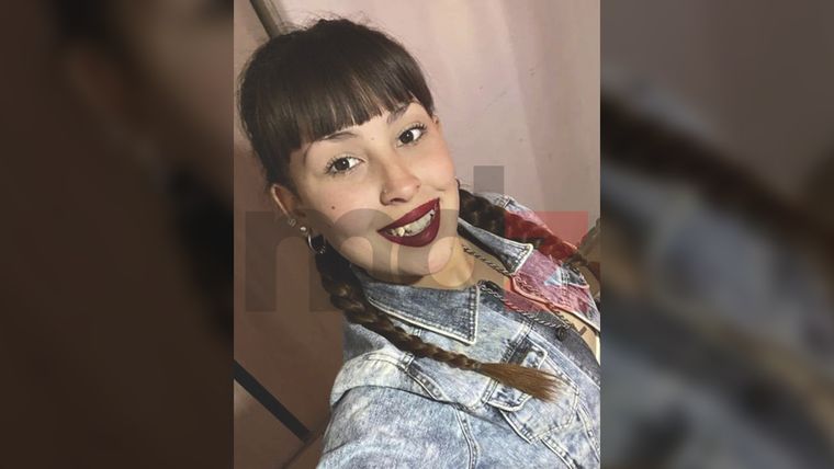Ariana Rosales, la chica de 18 años que murió en el accidente fatal. Ariana Rosales, la chica de 18 años que murió en el accidente fatal.