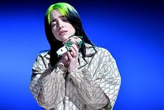 billie eilish se saca la ropa en un video en protesta contra el body shaming