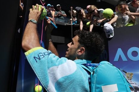 Francisco Cerúndolo festejó su pase a octavos de final del Australian Open 2026 con un mensaje especial dedicado a los fanáticos argentinos. Francisco Cerúndolo festejó su pase a octavos de final del Australian Open 2026 con un mensaje especial dedicado a los fanáticos argentinos.