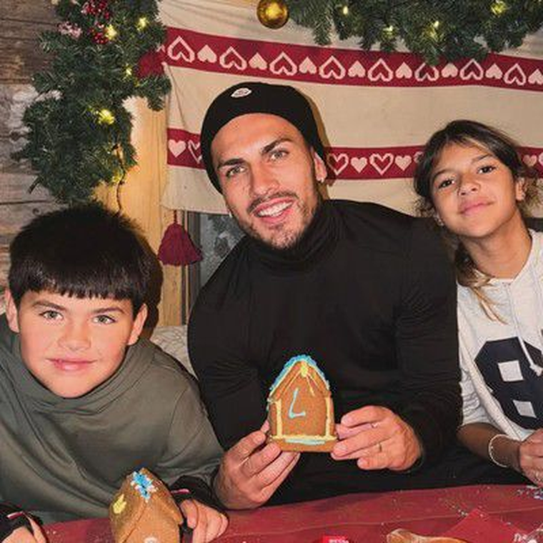 Leandro Paredes viaj&oacute; junto a su familia a Finlandia para visitar a Pap&aacute; Noel.