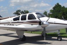 Un modelo de Beechcraft Baron 95-B55, el avión que se estrelló en California.