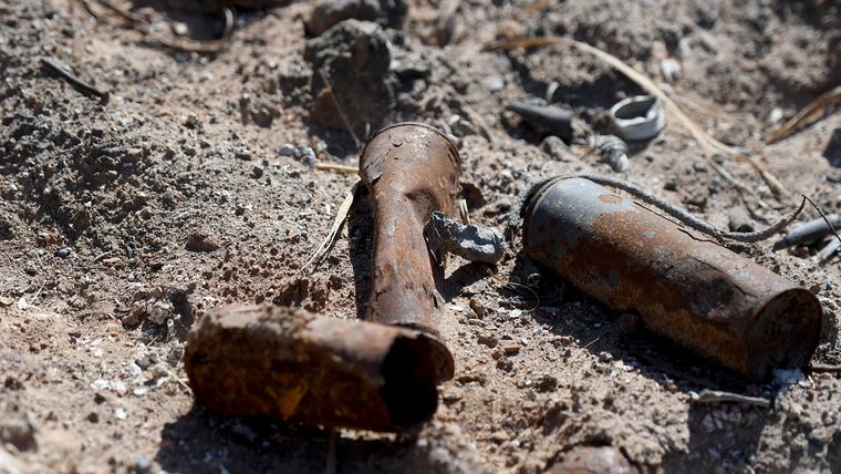 En el margen del Pescara hay quema de residuos. Entre ellos, un basural clandestino de aerosoles y productos químicos. En el margen del Pescara hay quema de residuos. Entre ellos, un basural clandestino de aerosoles y productos químicos.