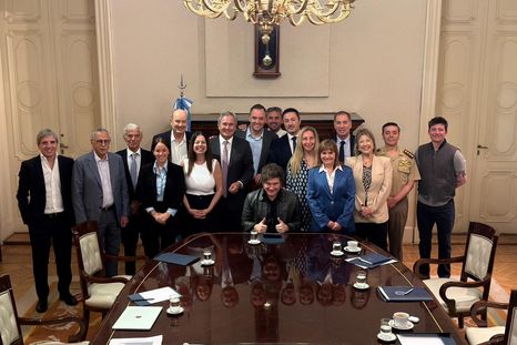 Javier Milei junto a su gabinete Javier Milei junto a su gabinete
