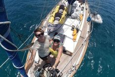 Elena y Ryan pidieron a sus familias y amigos que no les mandaran malas noticias mientras viajaban.