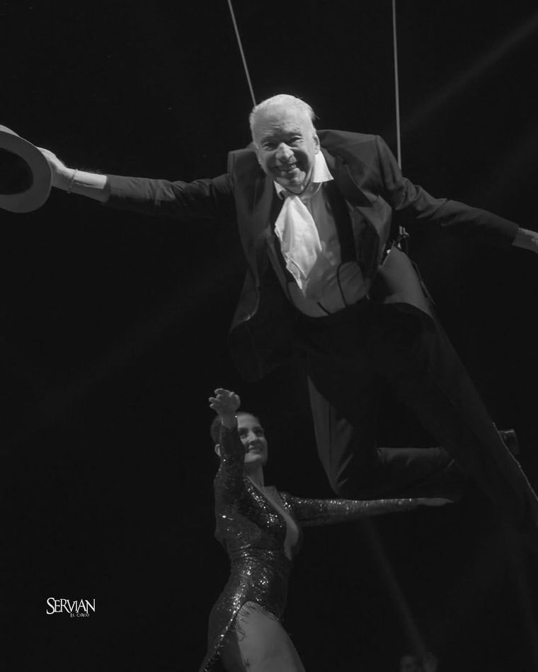 Parte del show del circo Servian. Parte del show del circo Servian.