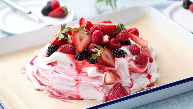 Foto: Tastemade - https://truffle-assets.imgix.net/0b39e70c-pavlova-thumbnail-landscape.jpg