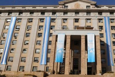 MDZol | Casa de Gobierno de Mendoza, el escenario del debate de sueldos