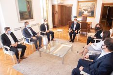 rodolfo suarez enfrenta a la casa rosada anunciando mas vuelos de una low cost
