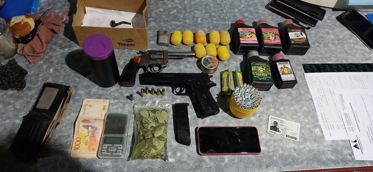 Los elementos secuestrados por efectivos policiales Foto: Prensa Ministerio de Seguridad