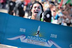 podio de la mendocina adela barrios en la maraton de buenos aires