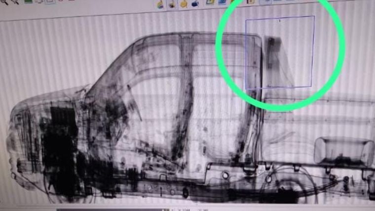 La metanfetamina estaba oculta dentro de la barra alerón de la camioneta. Foto: Gendarmería Nacional