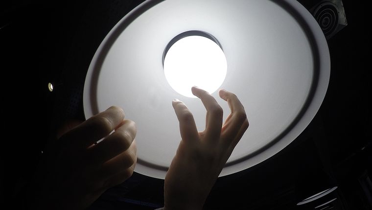 El nuevo dispositivo de gestión energética permite un ahorro de hasta 80% en la factura eléctrica de los consumidores. Foto: ALF PONCE MERCADO / MDZ