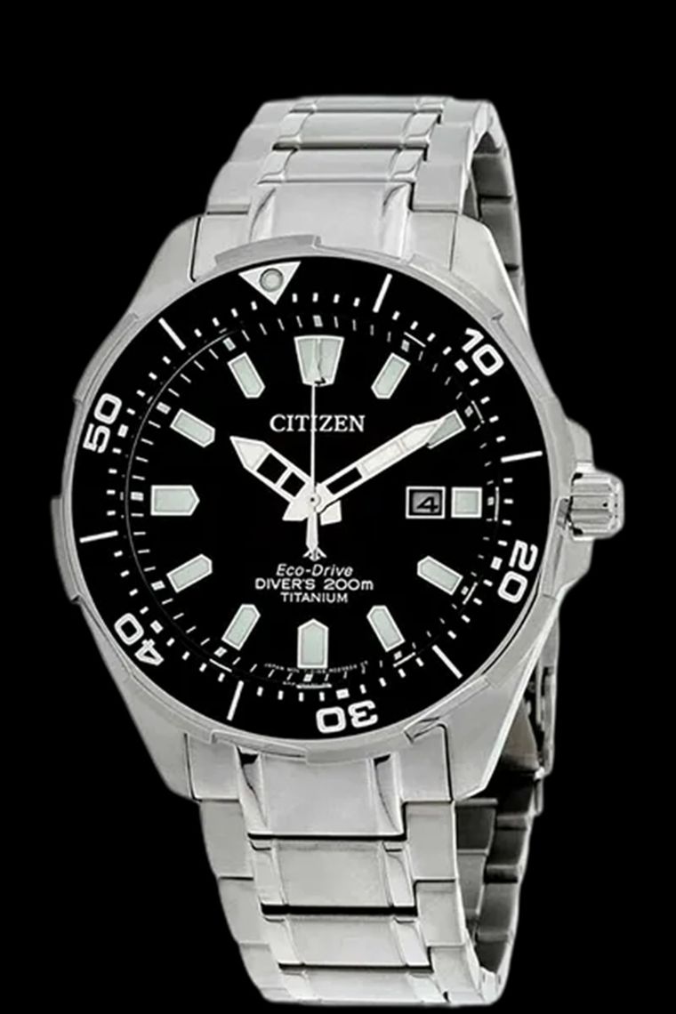 Gracias al uso del titanio, el Citizen Promaster Diver permite bucear con comodidad sin sacrificar robustez. Gracias al uso del titanio, el Citizen Promaster Diver permite bucear con comodidad sin sacrificar robustez.